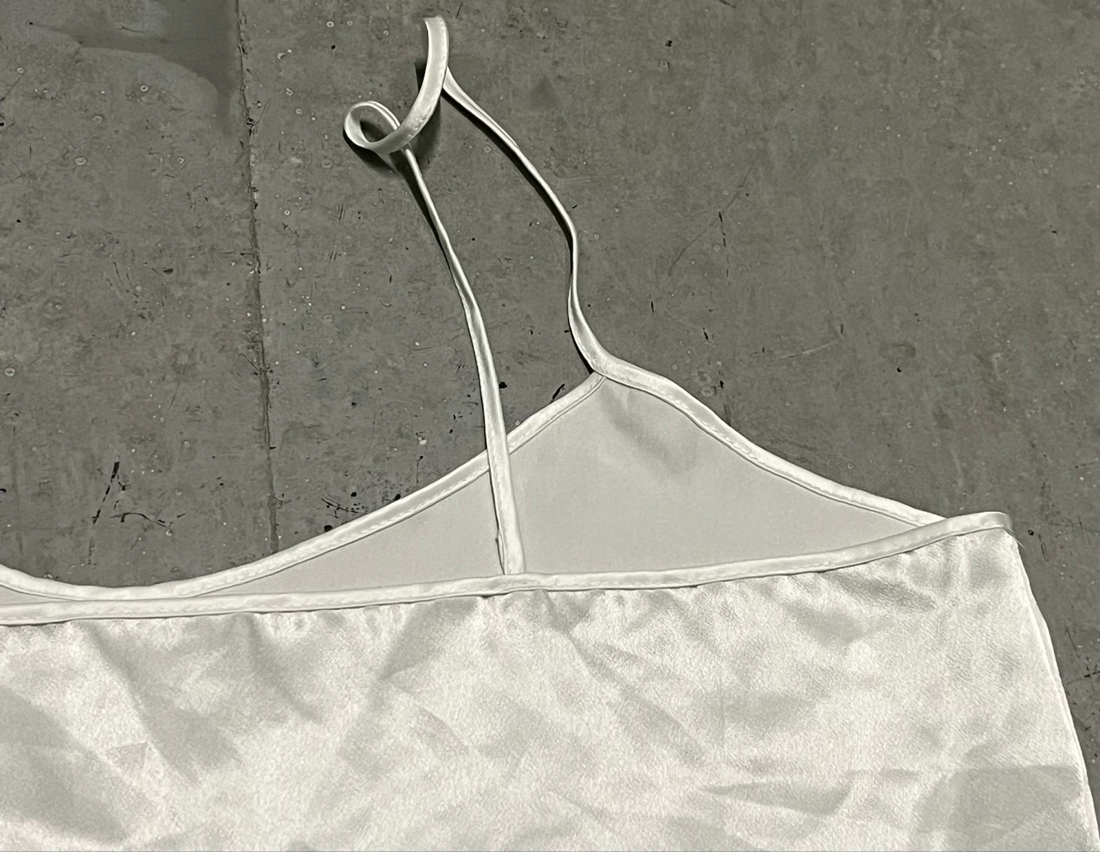 Top lencero satén blanco con tirantes  – photo 6